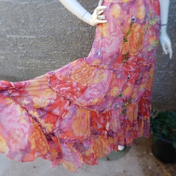 Rangoon Skirts Silk Floating Handpainted Skirt‎ - Picture 2 of 10